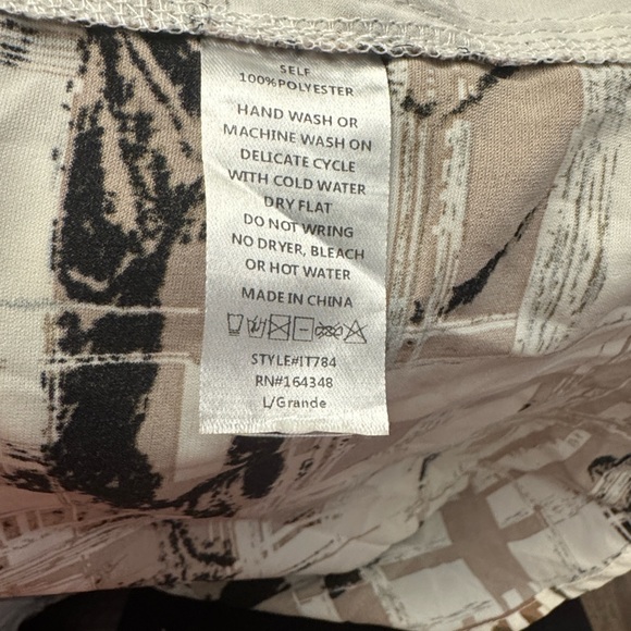 Abstract Patterned Button-Up Shirt - Picture 5 of 5